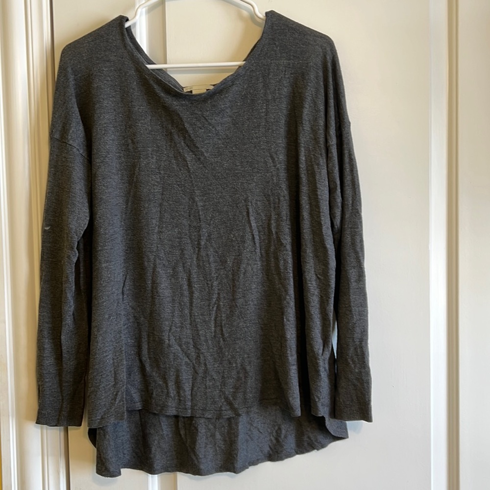 H&M gray shirt (M) SALE!!